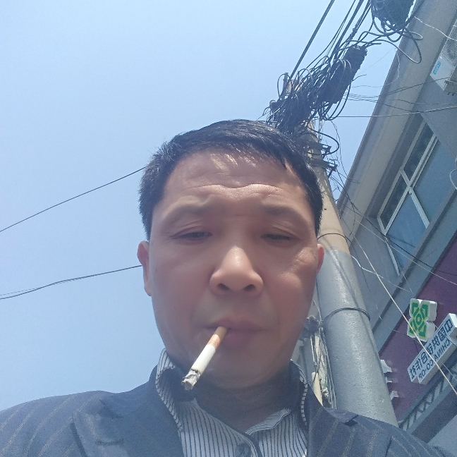 别带有色眼睛看我的照片