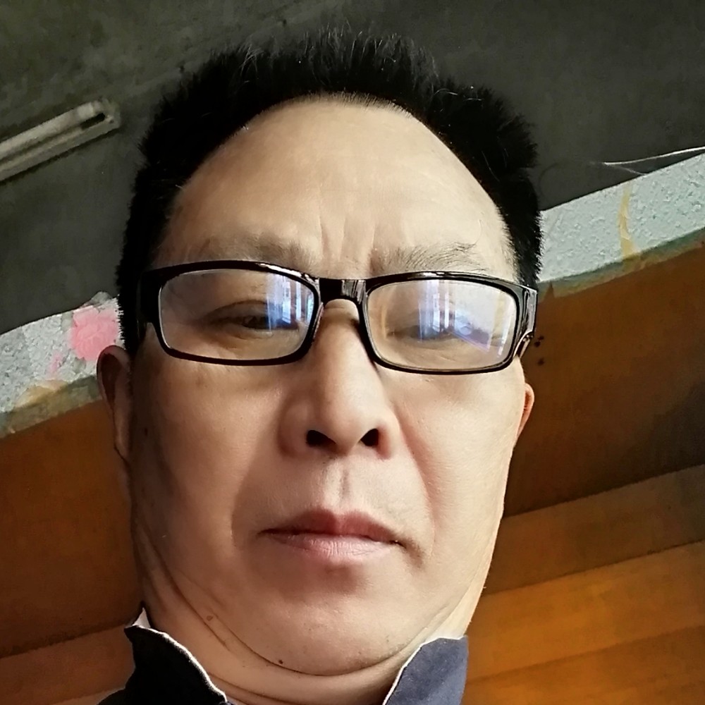 戴易经的照片