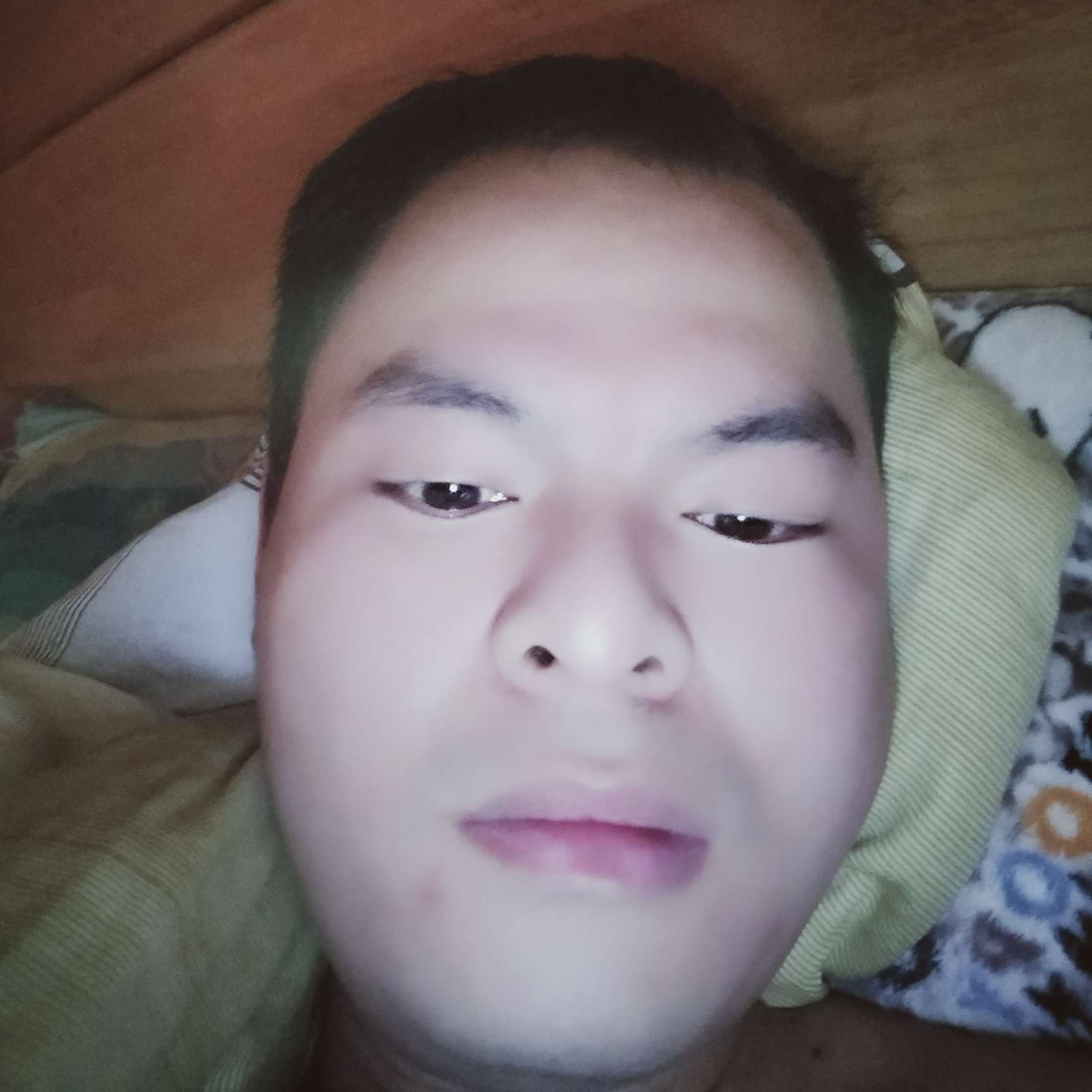 裙子挽手粗暴的照片
