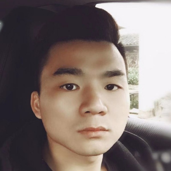 早晨笑魁梧的照片