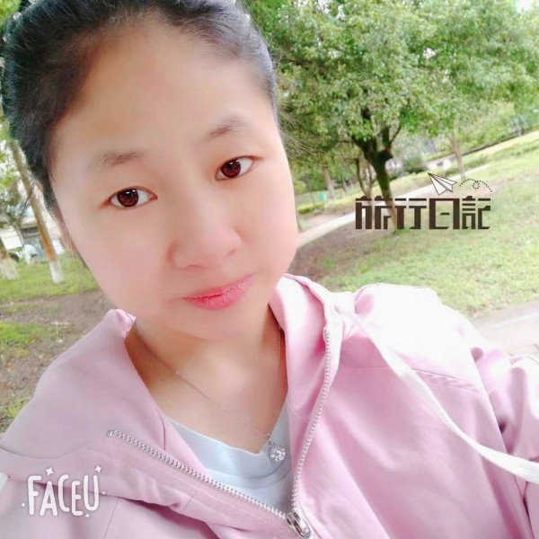 务实挽手自行车的照片
