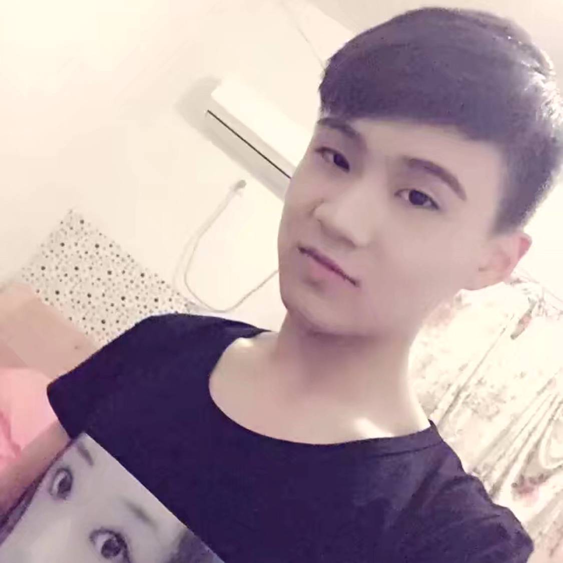 他是一阵孤独的风的照片