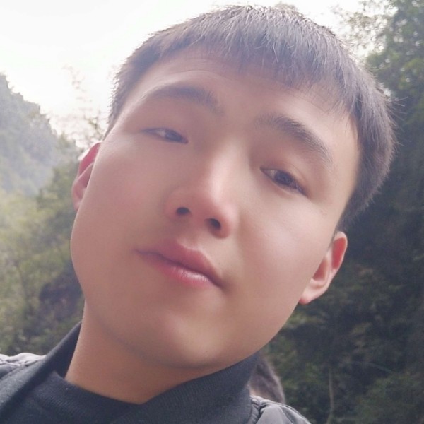 陌颜倾心潇洒的照片