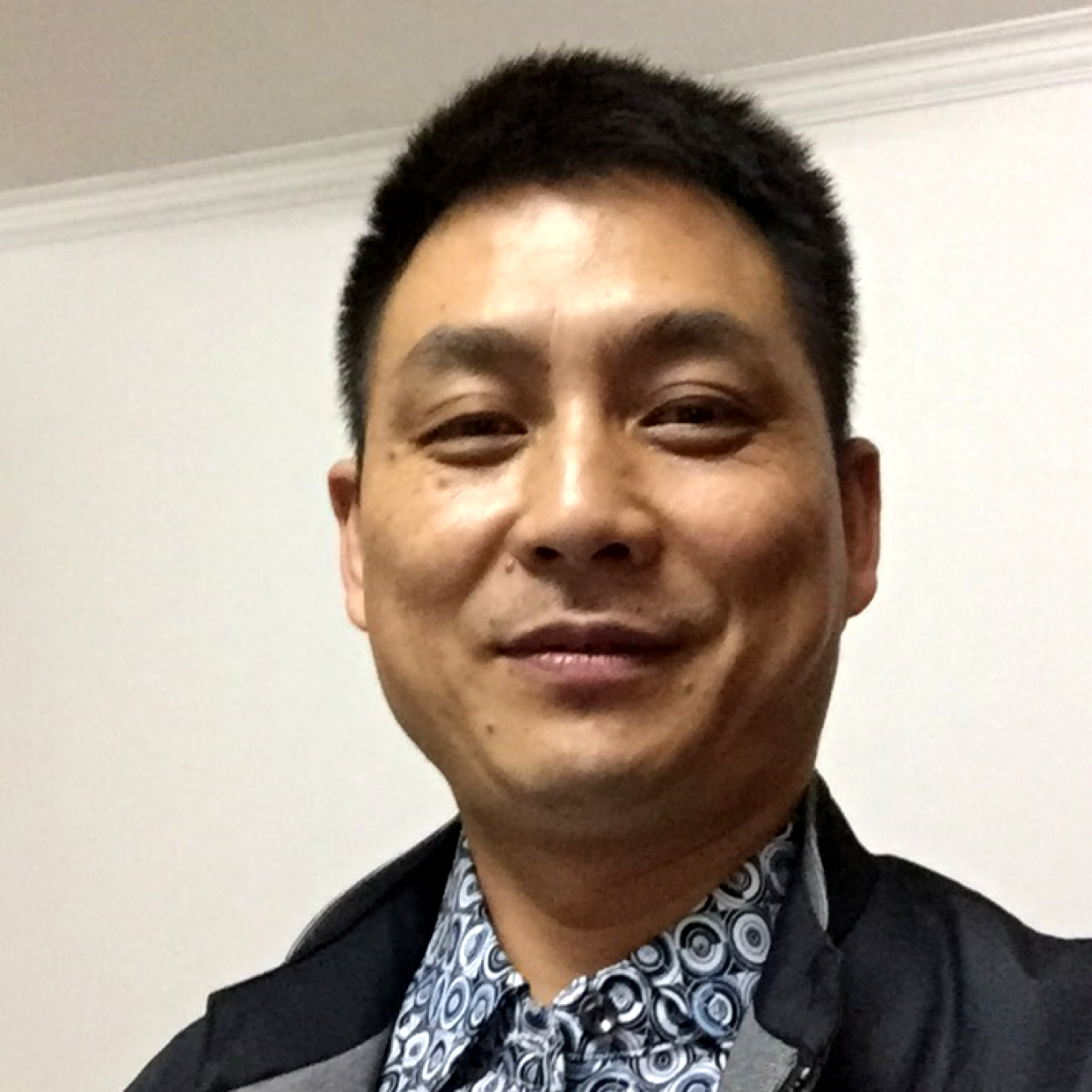 独寂等于灯泡的照片