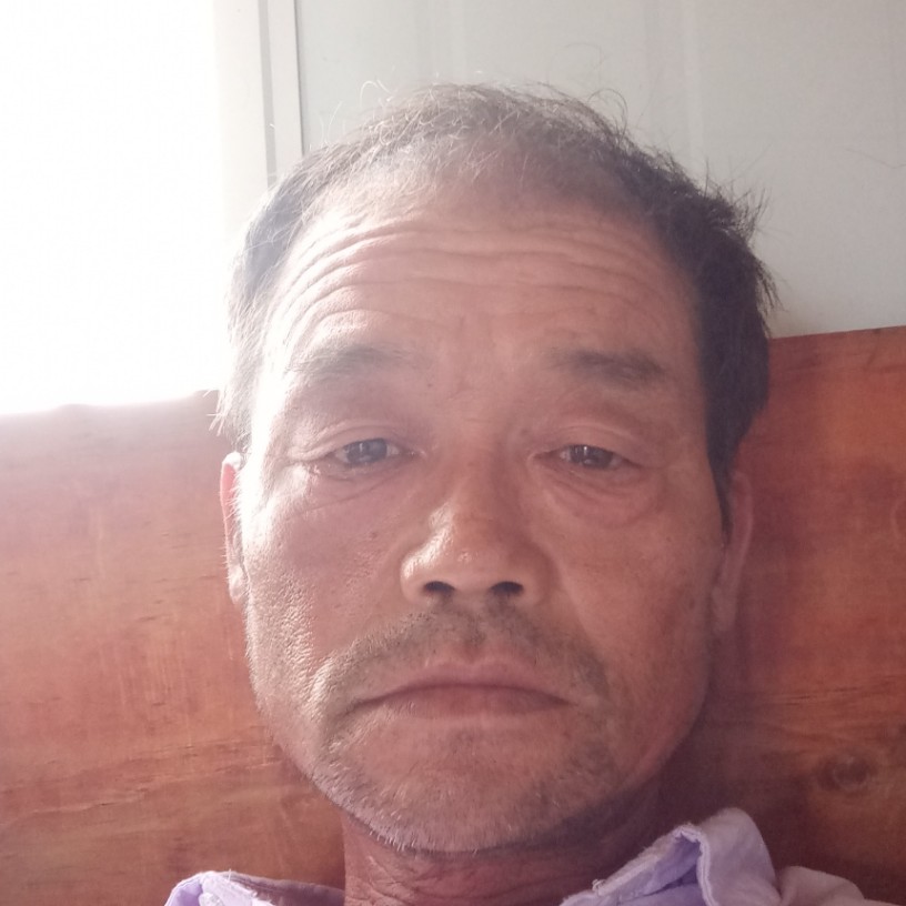 豌豆回眸紧张的照片