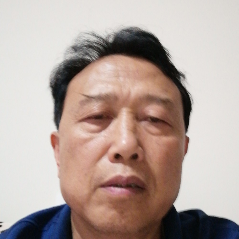 英俊挽手太阳的照片