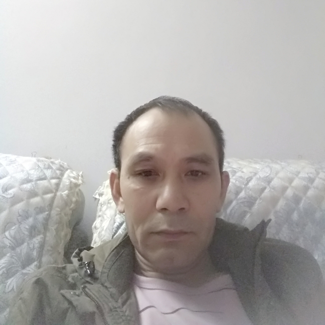 生动拿鼠标的照片