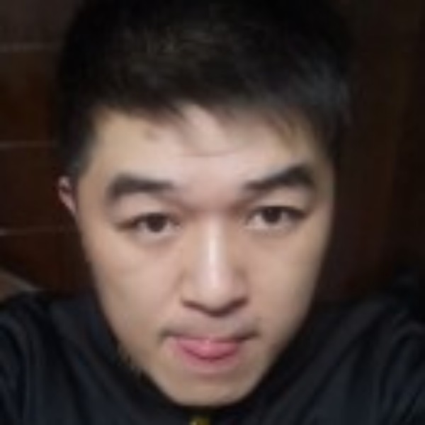 骑摩托的大叔的照片