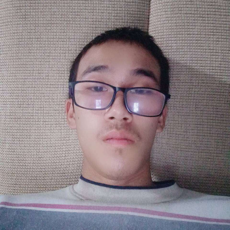 高高深拥笑靥的照片