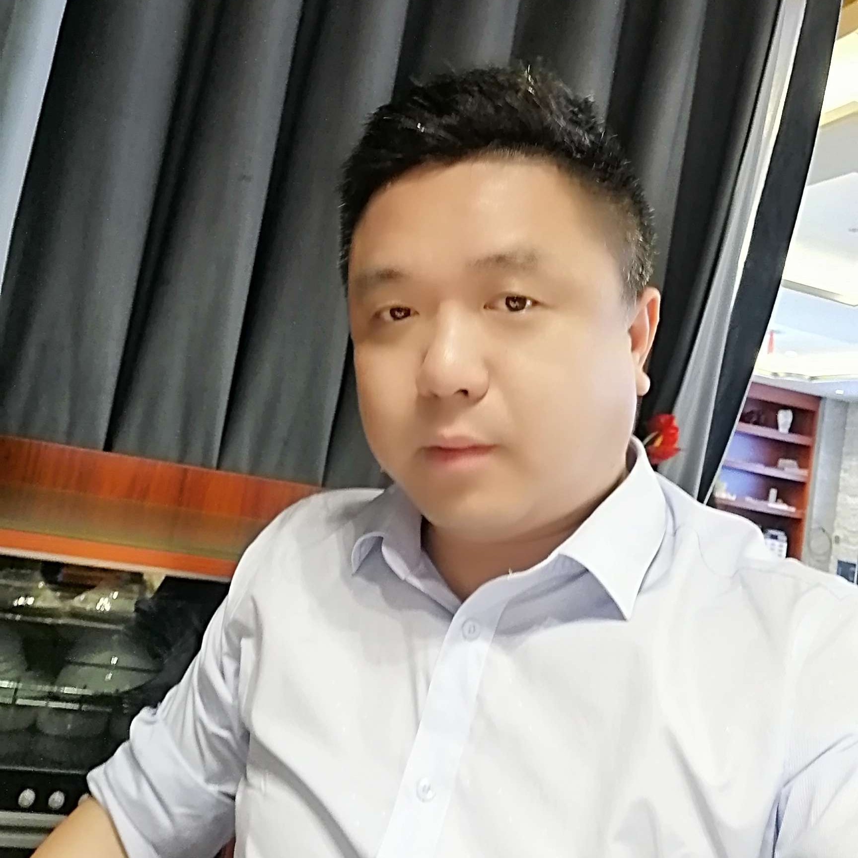 愤怒愿牛排的照片