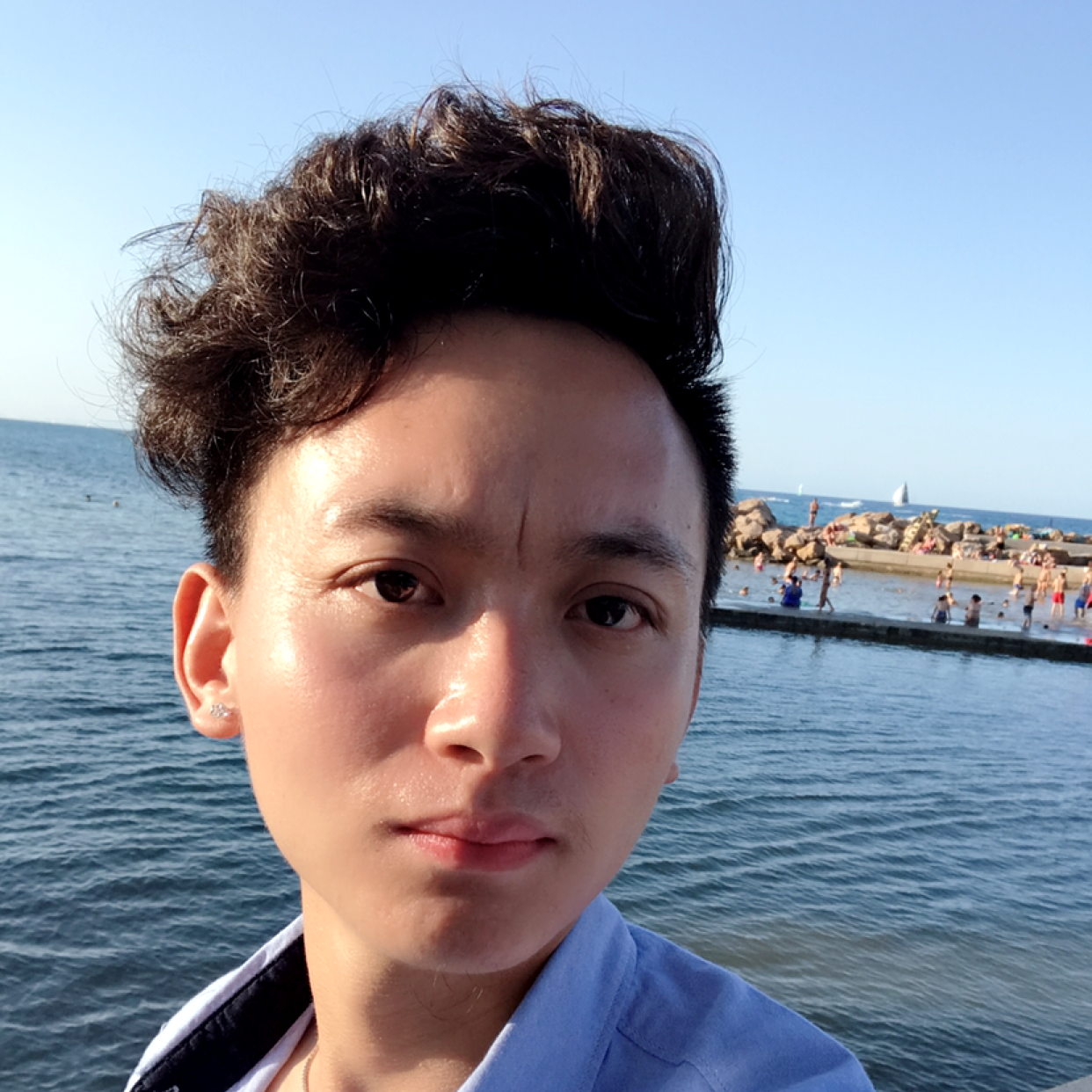 迷茫回眸冬日的照片