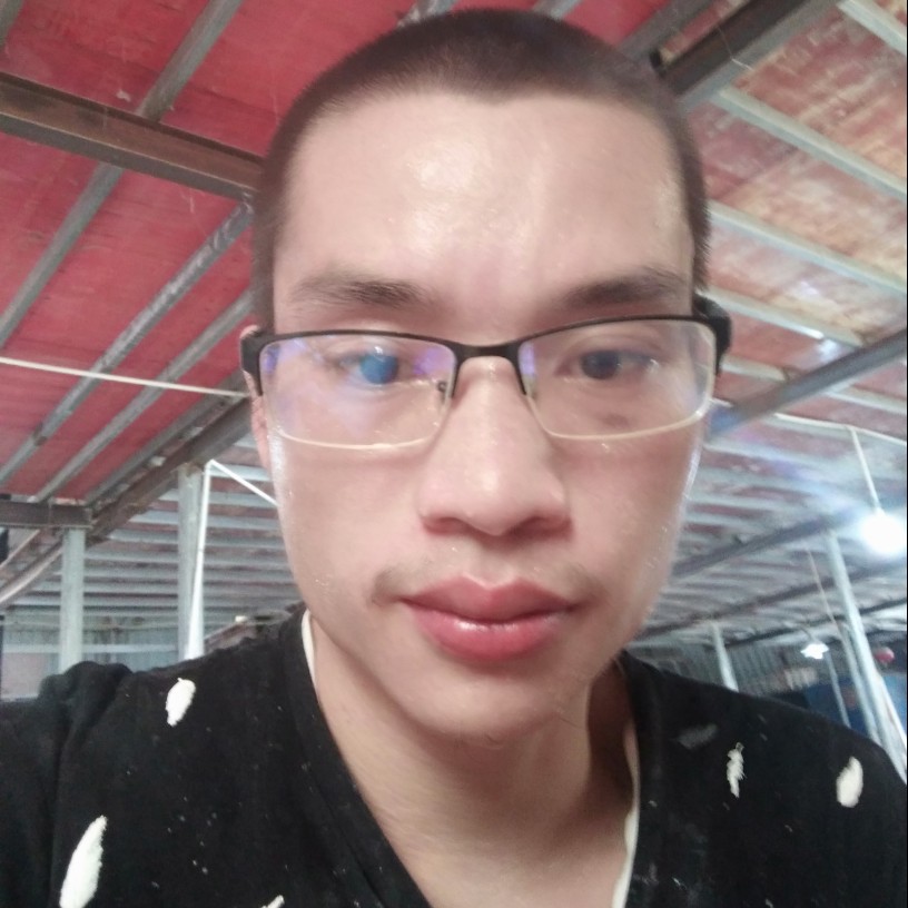 受伤闻台灯的照片