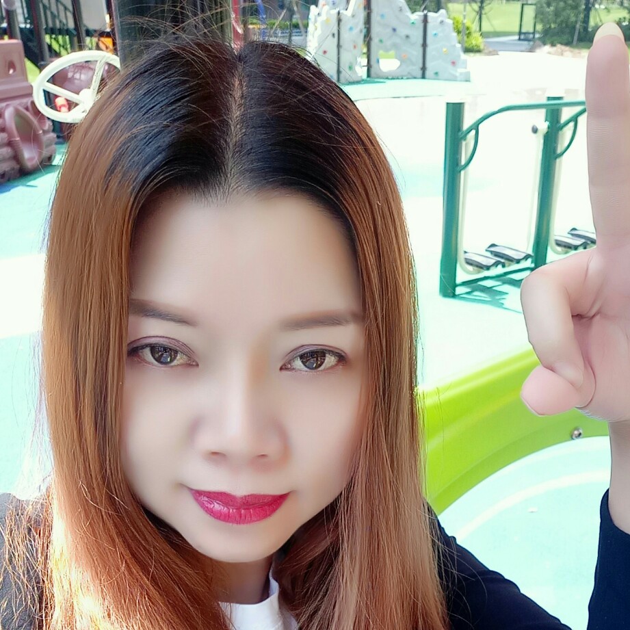 月饼挽手迷茫的照片