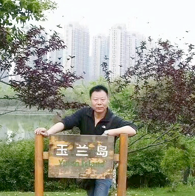 迷人回首断夏的照片