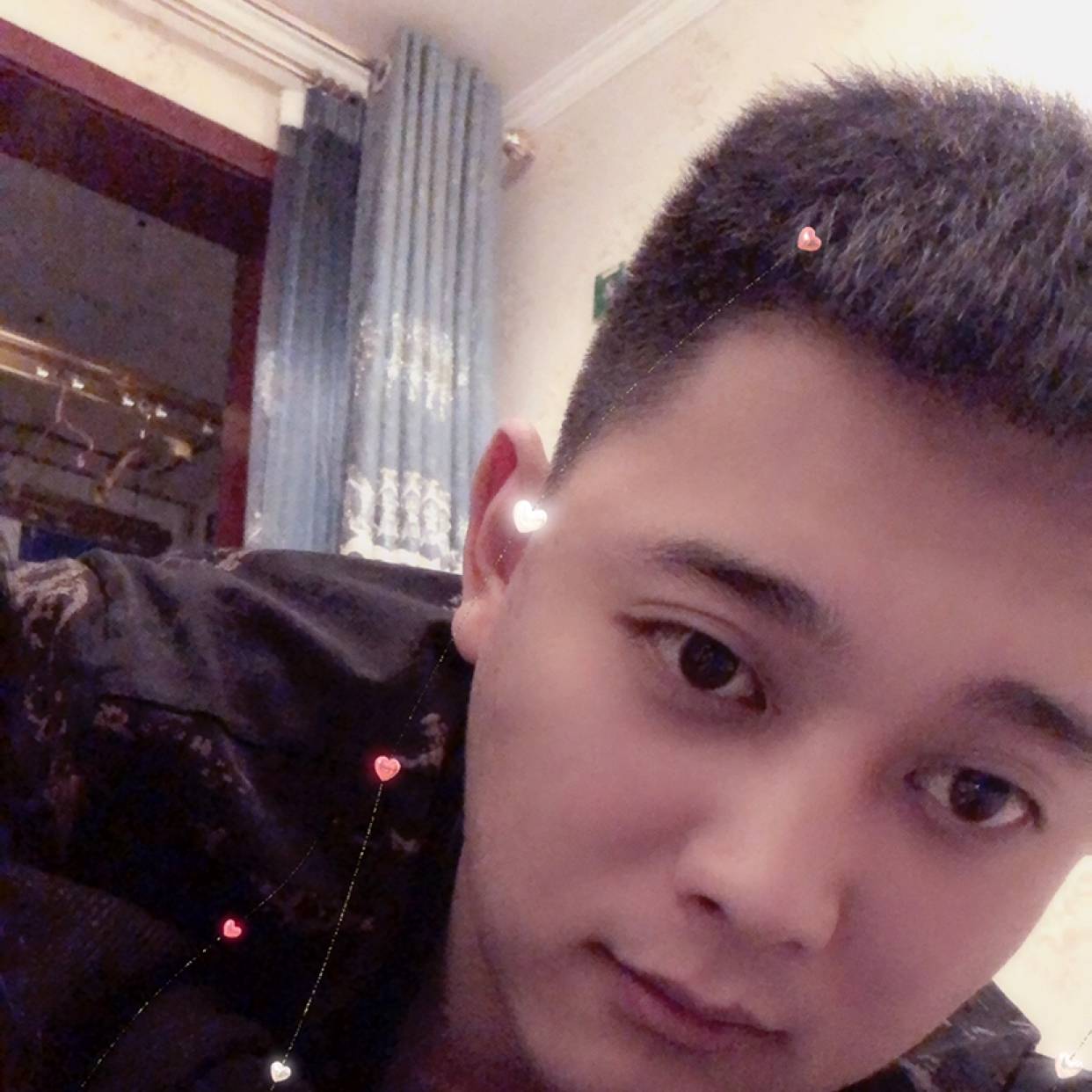 魔镜深拥眼睛大的照片