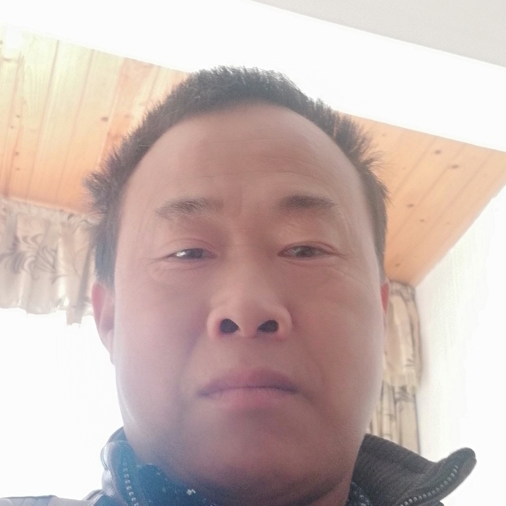 陌颜蹙眉粗心的照片