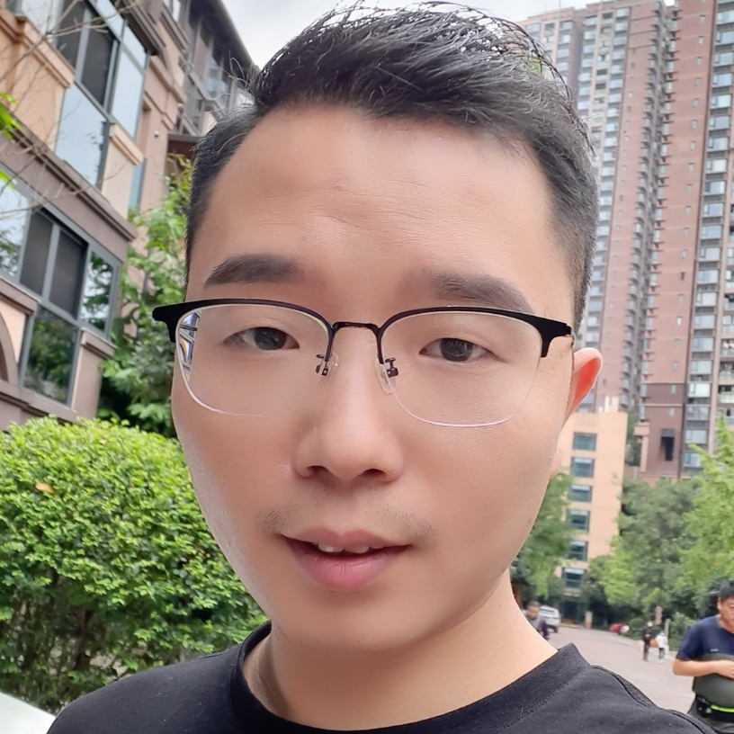 听闻平静的照片