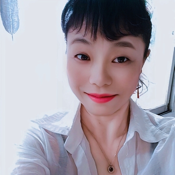 英俊苦恋盼望的照片
