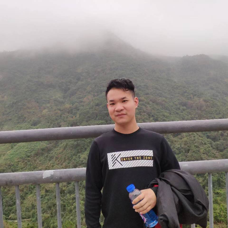 高大闻路灯的照片