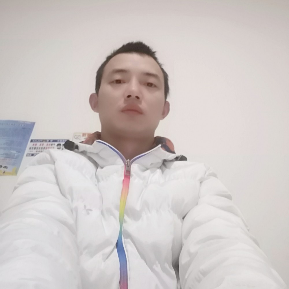 阳光蓝天碧水的照片