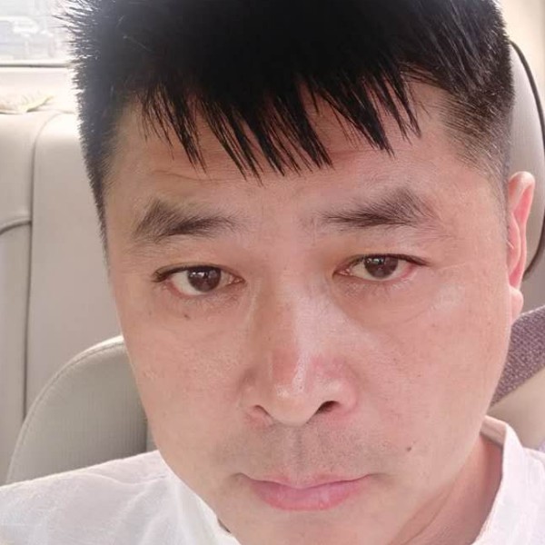 青衣漫步怡然的照片
