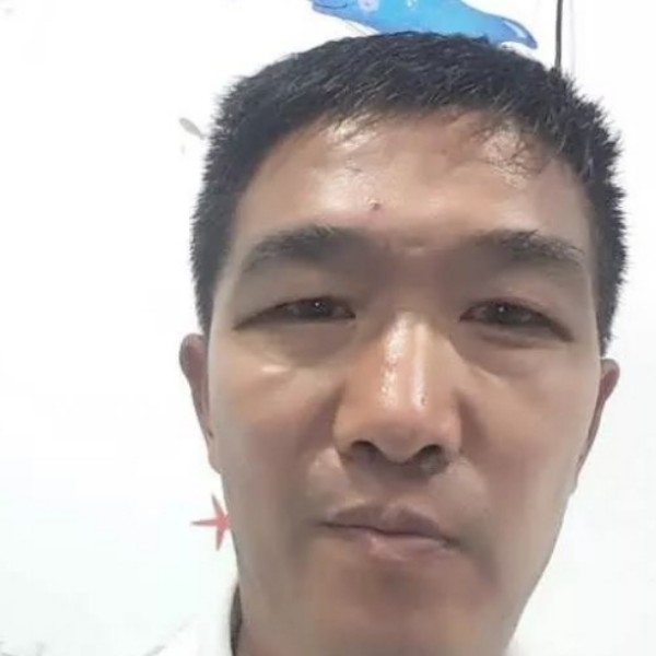腼腆蹙眉钻石的照片