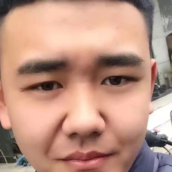 含蓄浅吻蘩藜的照片