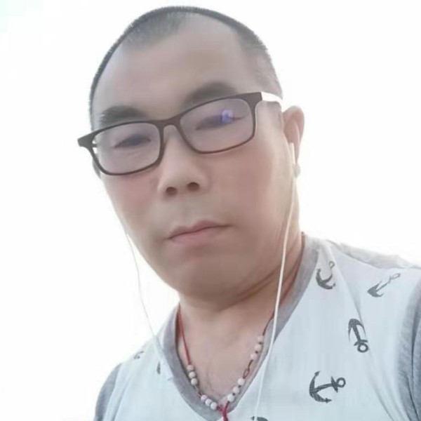高大回眸大地的照片