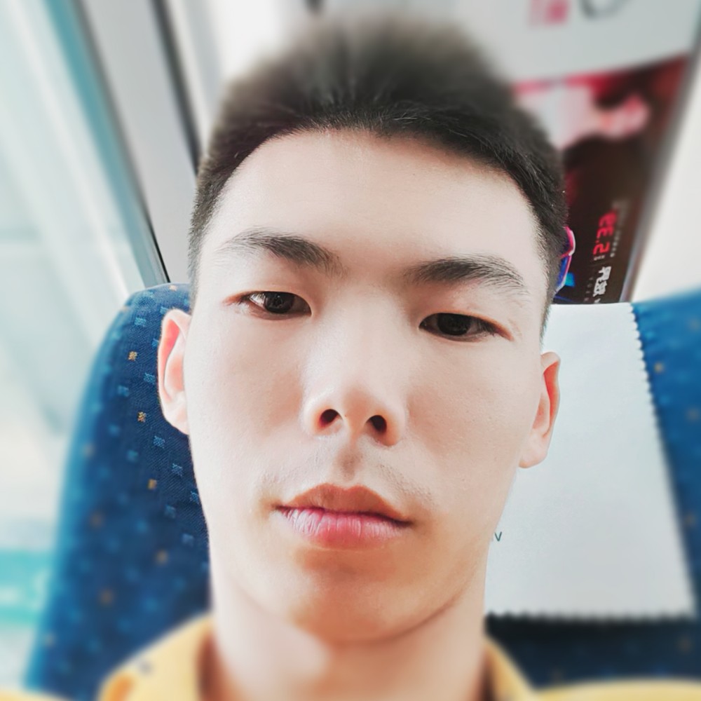 怕孤单深拥钢笔的照片