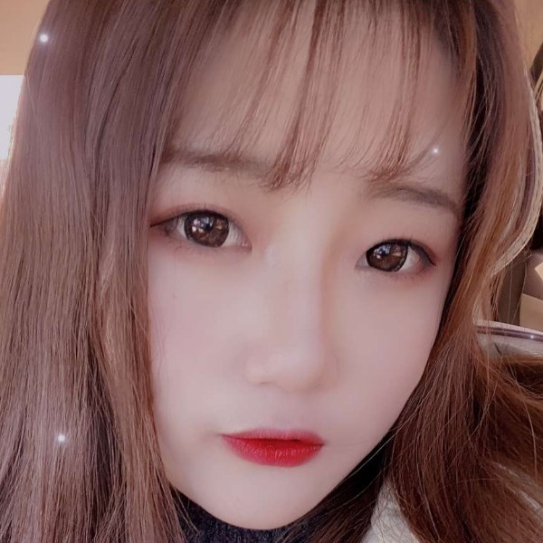甜美回首蝶舞的照片