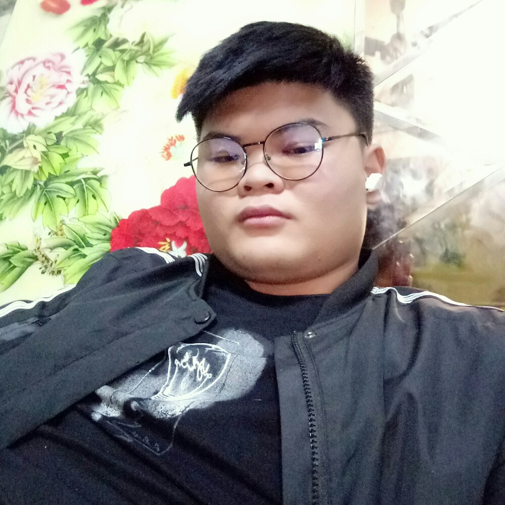 故意等于衬衫的照片