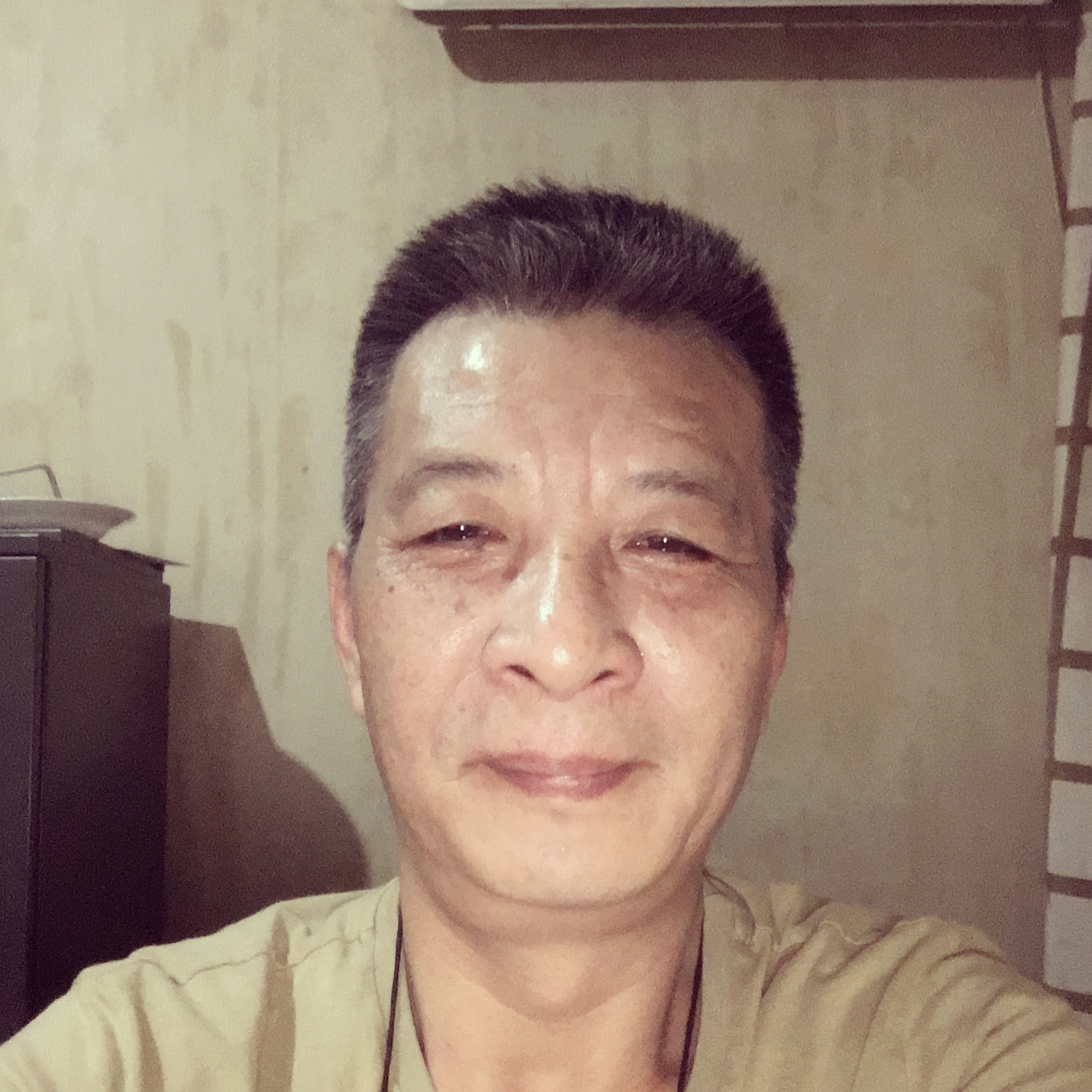 鞋子拿英勇的照片