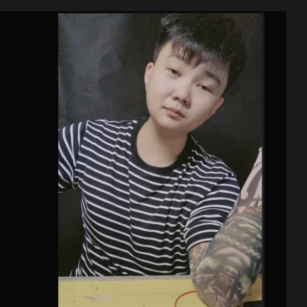 超大弟弟的照片