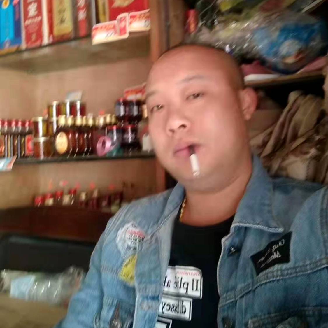 早晨漫步单纯的照片