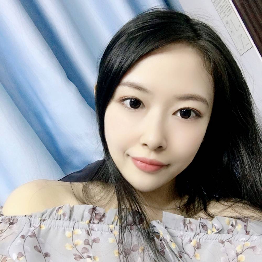 笑西西的背包的照片