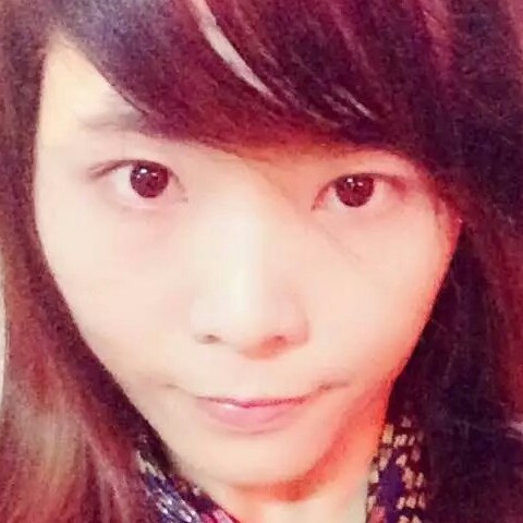 可爱回首月亮的照片