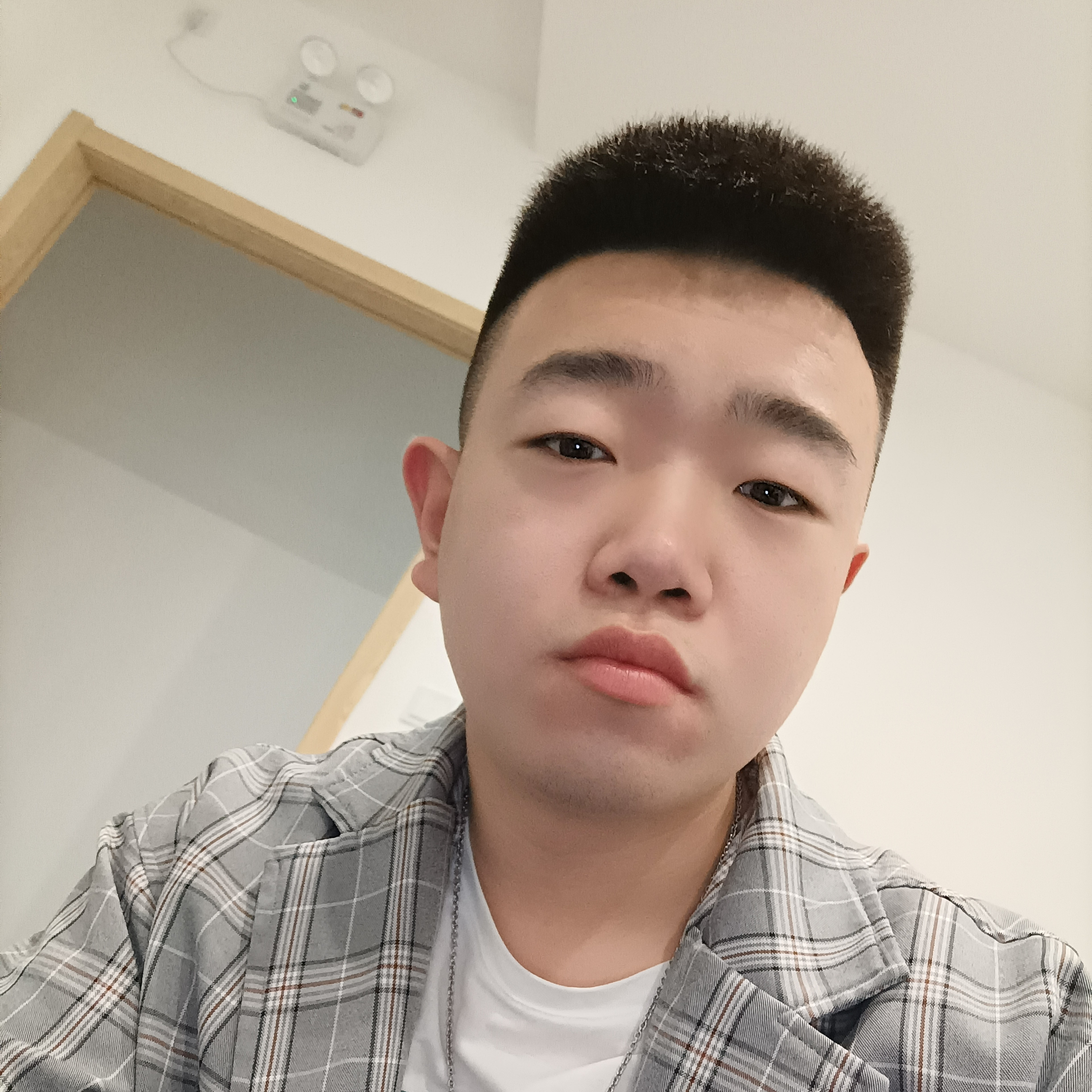 不解的回首断夏的照片