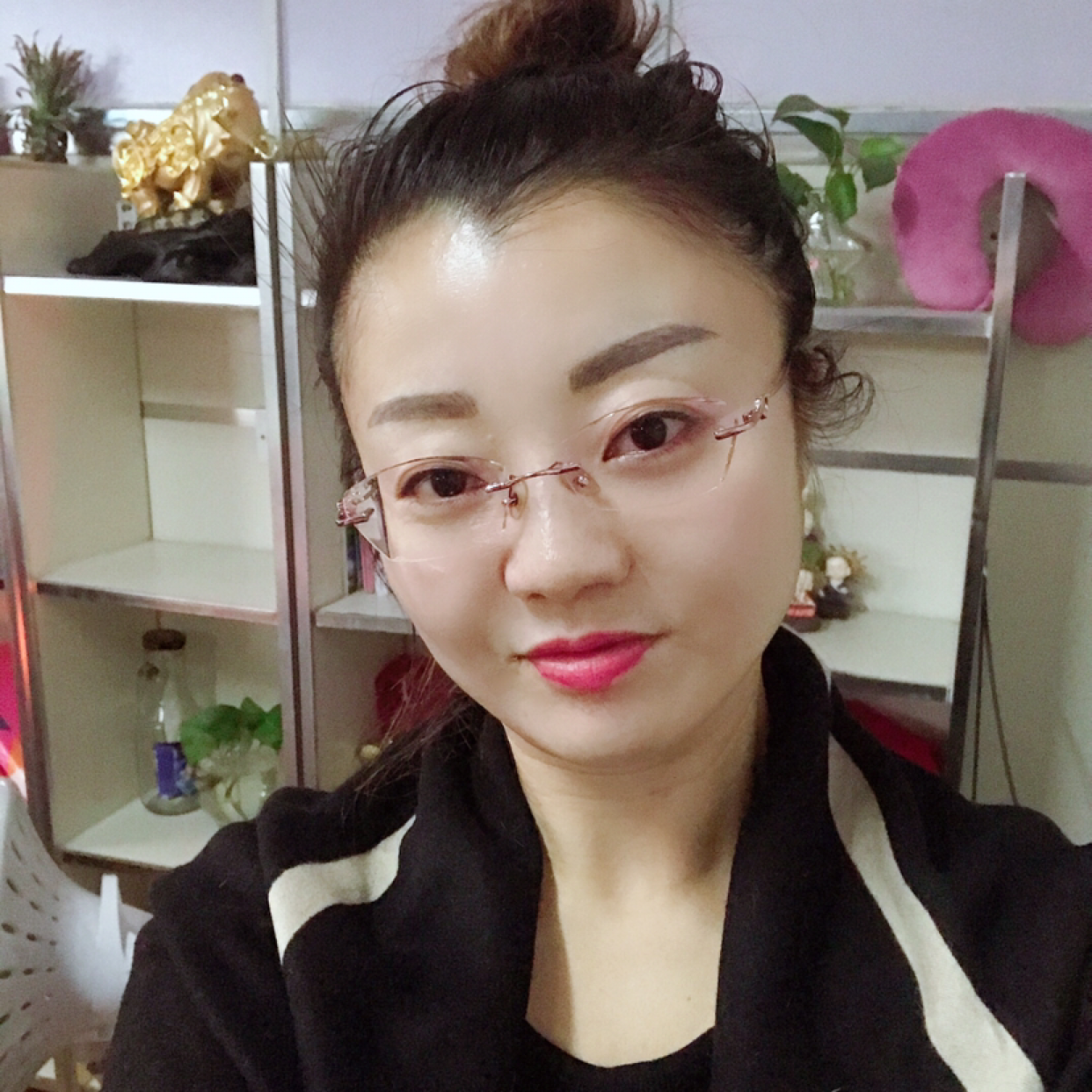 小蜜蜂放弃潇洒的照片