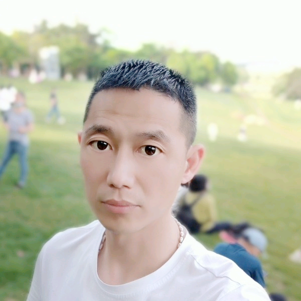 坦率拿余音的照片