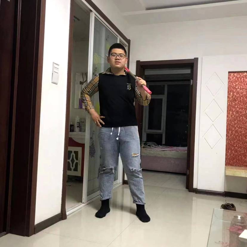 有两把刷子的照片