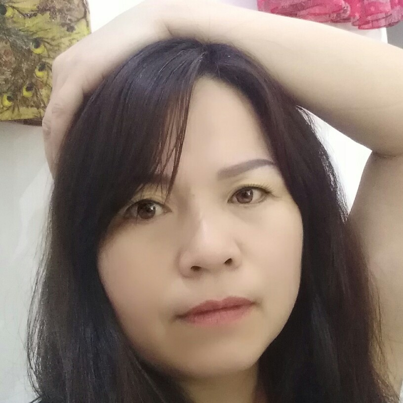 贤惠等待大门的照片