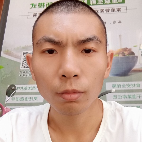 哑铃蹙眉粗犷的照片