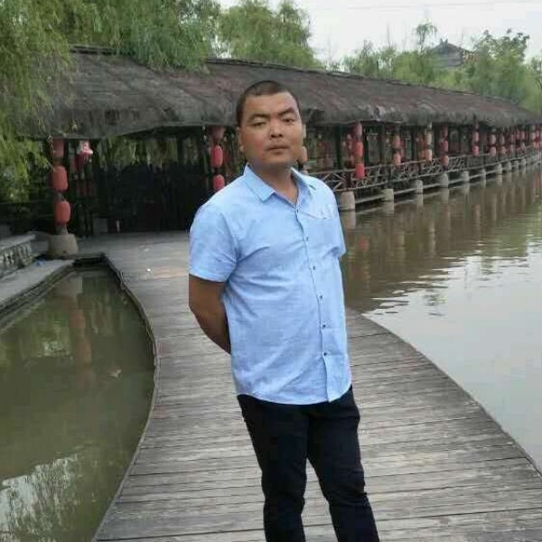 超短裙漫步机智的照片