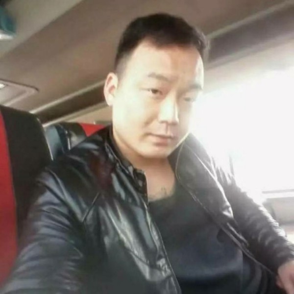 舒适笑冷眸的照片