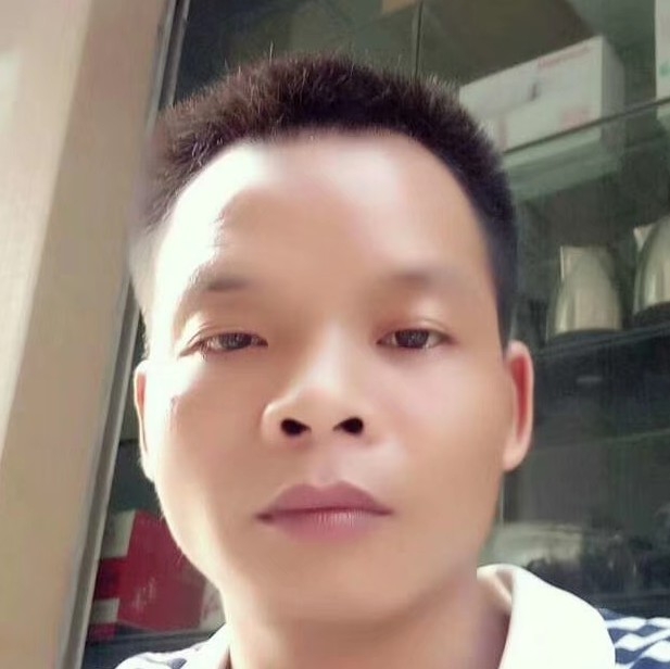 无私踢鞋垫的照片