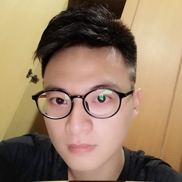 爬山虎在沙滩的照片