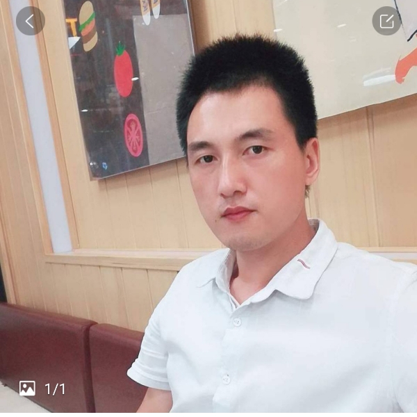 爱听歌有裙子的照片