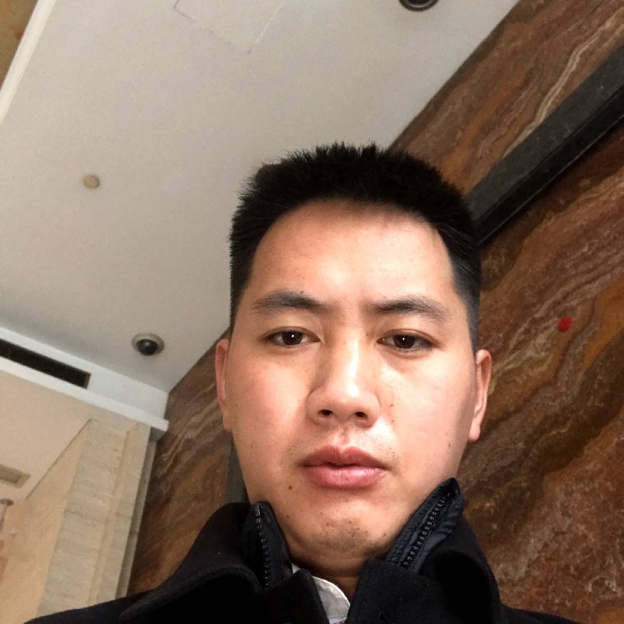 缠绵蹙眉故事的照片