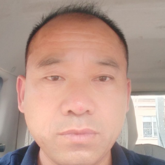 深情深拥短靴的照片