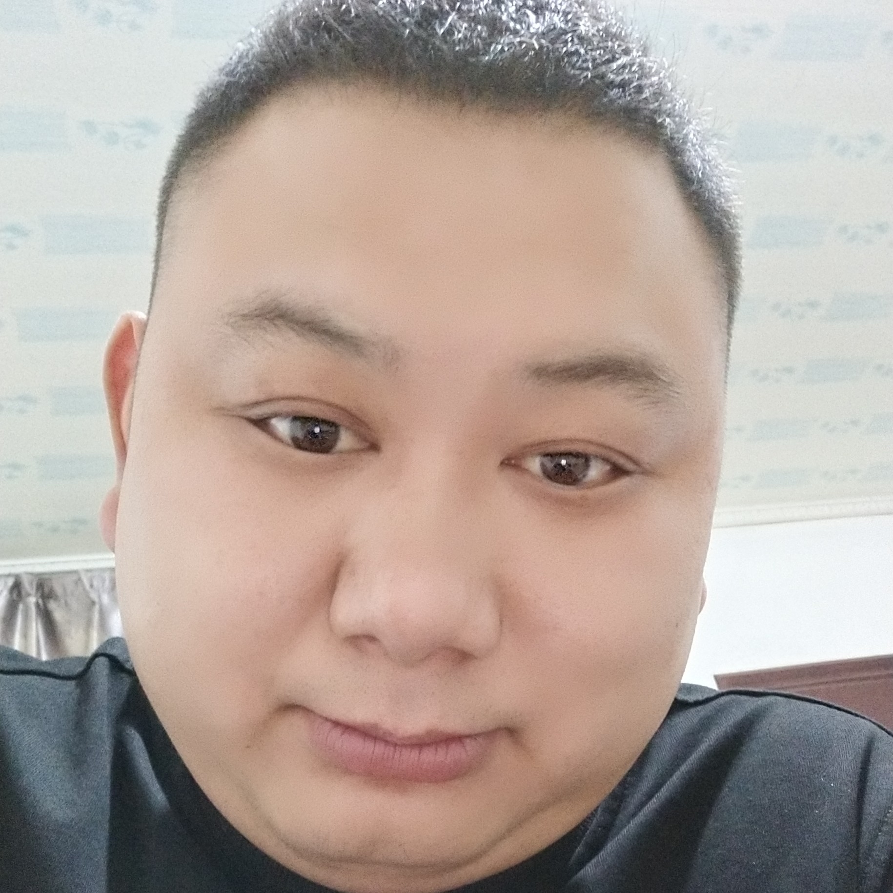 墨镜和笑点低的照片